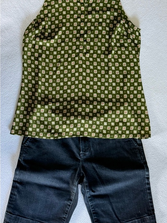 CAbi Tops - Cabi Sleeveless Floral Tank Top Size Small Green